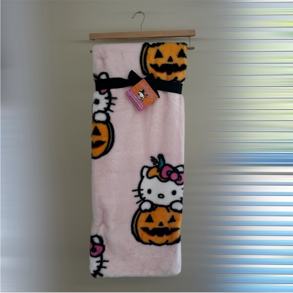 Hello Kitty Halloween Pink Pumpkin Soft Plush Throw Blanket 🎀
